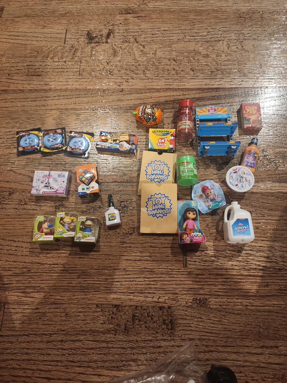 Toy Mini Brands Surprise Pack - Blue and White